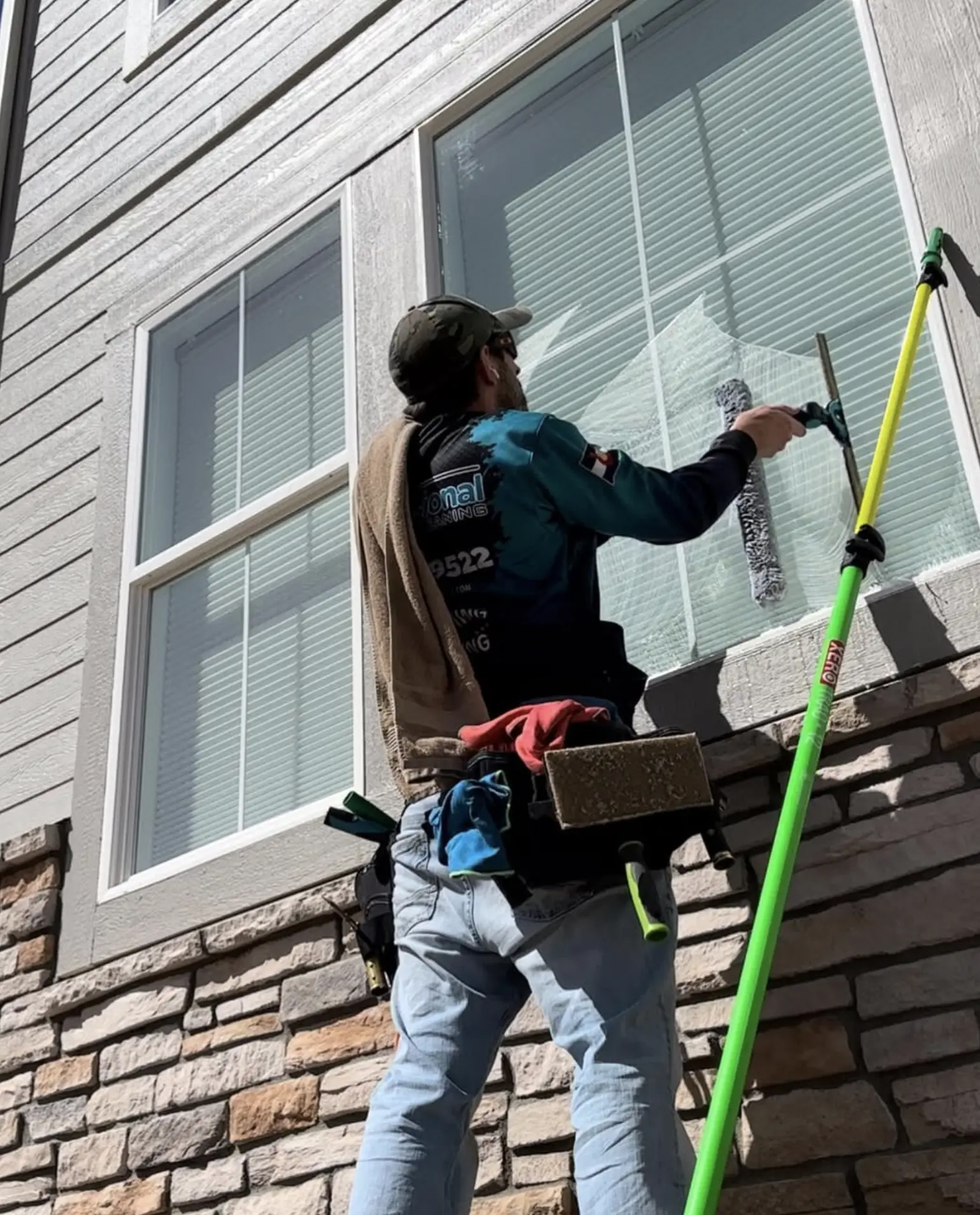 how much to clean house windows